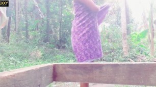 Sri Lankan Outdoor Bathනාන්න කලින් රෙද්ද ගලවලා කොල්ලට පෙන්වද්දි අම්මා දැක්ක