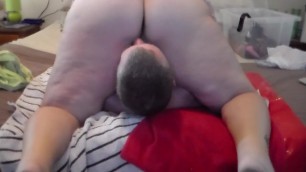 John is Licking Jens Pussy when she Sit on his Face