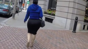 Jiggly Candid Ass in Tight Skirt