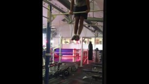 White Dude do Insane Muscle up