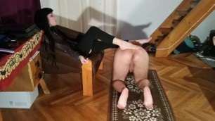 Beth Kinky - Foot Worship-play-job-stomping-sniffing by Slave Pt1 HD